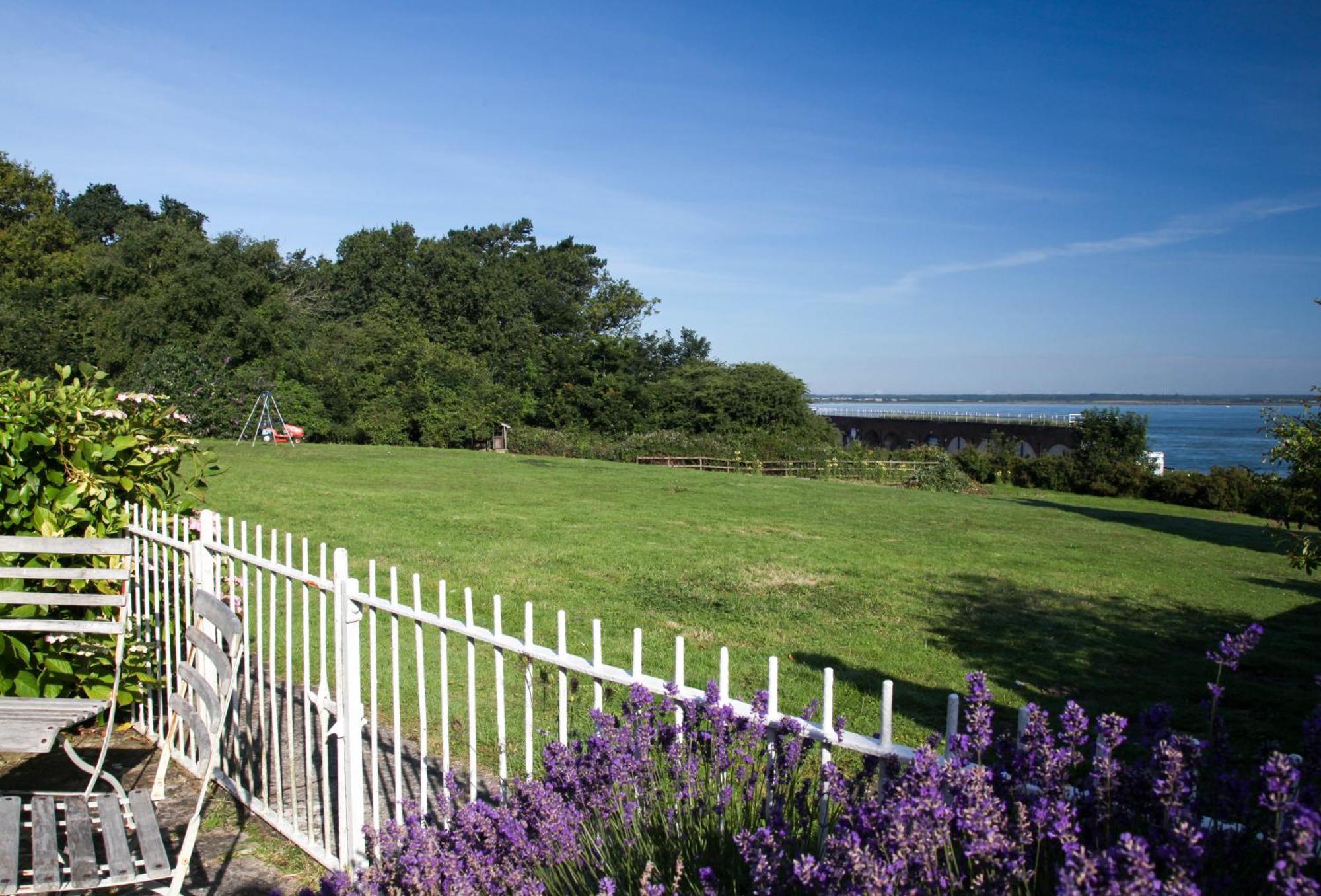 By The With Fantastic Sea Views Yarmouth (Isle Of Wight)